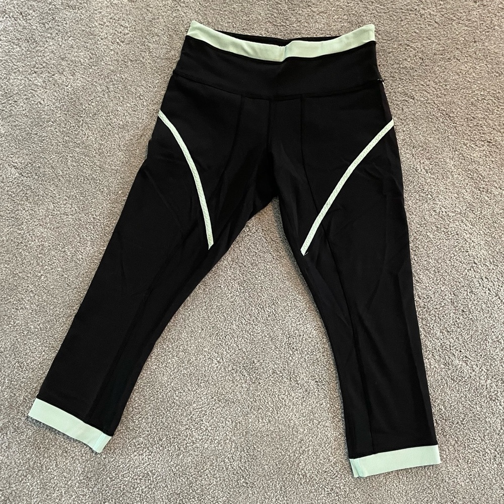 Lulu lemon cropped running pants, size 6